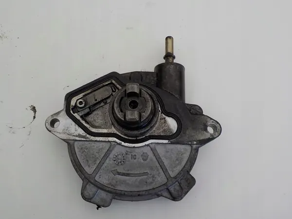 COLT VI Z30 1.5 DiD Imupumppu A6402300265 image 2