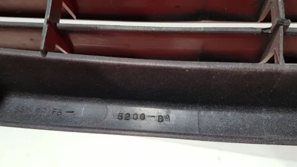 Grelha ventilação dianteira OEM 96FB8A133AD Mazda 121 SM image 6