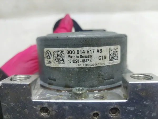 ABS-pomp OEM 3Q0907379AB voor Audi A3 S3 8V image 4