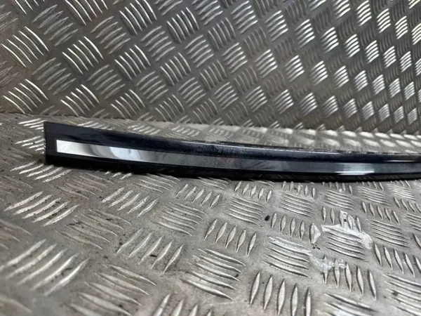 BMW X7 G07 2022 Tavaratilan luukun verhoilu OEM 7312188 image 3
