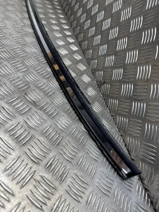 BMW X7 G07 2022 Tavaratilan luukun verhoilu OEM 7312188 image 5