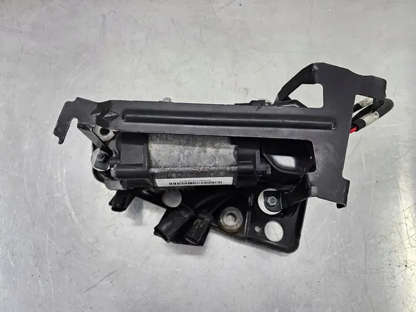 Volvo OE Air Suspension Compressor image 2