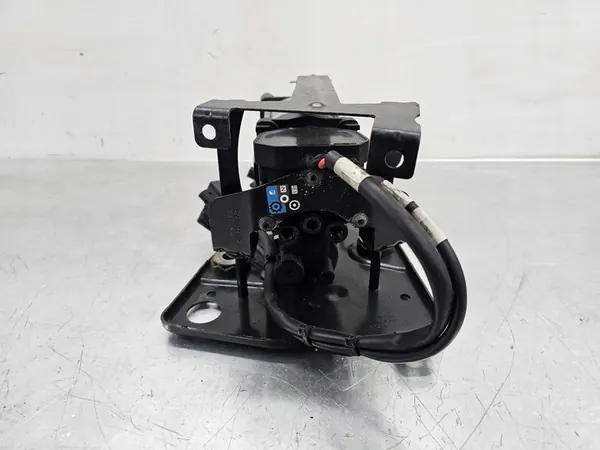 Volvo OE Air Suspension Compressor image 5