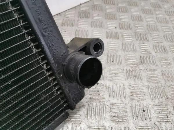 Radiateur d'eau Maserati Quattroporte 2005 OEM AMD205328 image 4