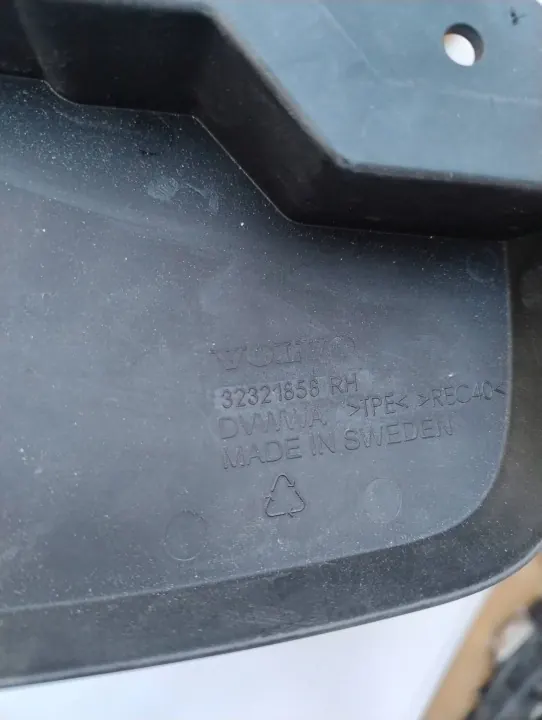 Volvo XC40 Pare-boue Avant Droit OEM 32321856 image 3