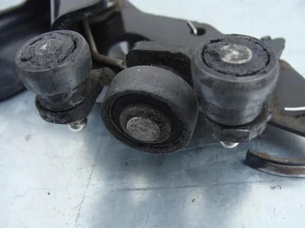 OEM 9033Q2 Alaohjausrulla Oikea Peugeot 1007 image 3