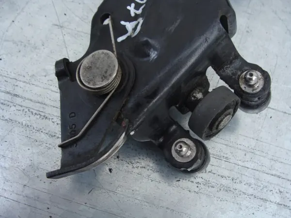 OEM 9033Q2 Alaohjausrulla Oikea Peugeot 1007 image 4