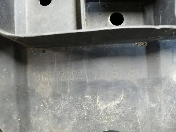 Placa de cobertura para-choques OEM 9673271680 Peugeot 208 image 6