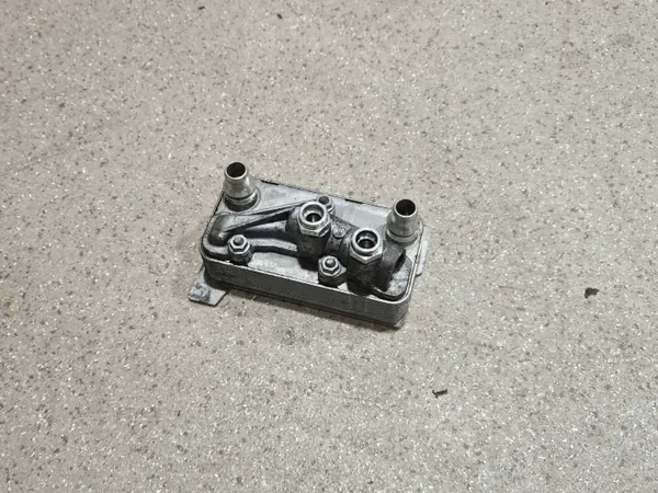 Arrefecedor óleo caixa Mercedes-Benz C W205 2018 OEM A0995001900 image 2