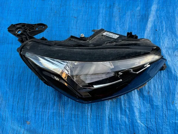 PEUGEOT 208 II Rechter Voorlicht Europa image 2