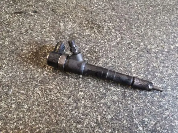 Injecteur Diesel Opel Astra H Estate OEM 95517501 image 2