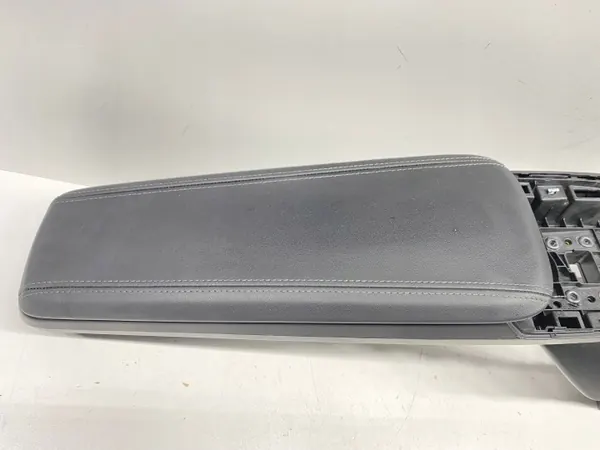 Keskikonsolin Käsinoja OEM 5A6E0B7 BMW 2 U06:lle image 3