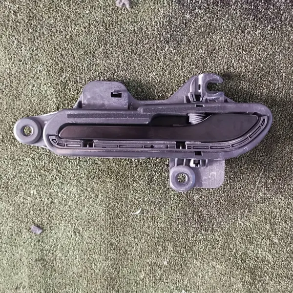 Tesla Model Y Vänster Bakdörrhandtag OEM 1528114-00-D image 2