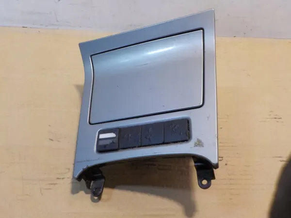 Tuhkakuppi & Sytytin VW Golf V OEM 1K0857961 image 2