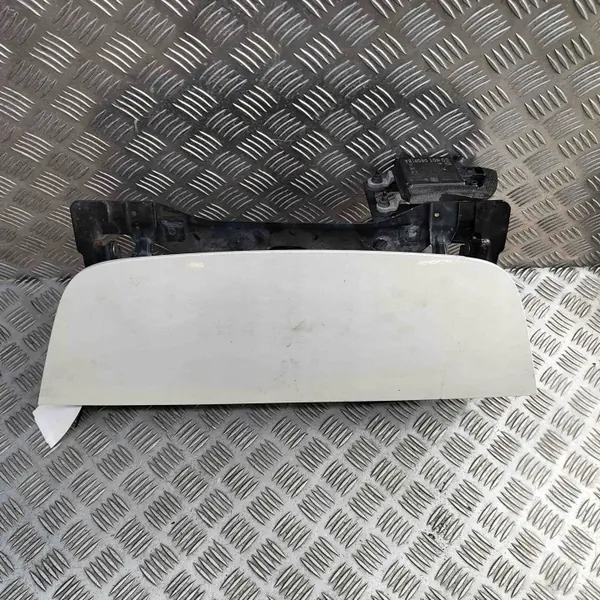 Kraftstofftankklappe Nissan Leaf OEM 657015SH7A - Gebraucht image 3