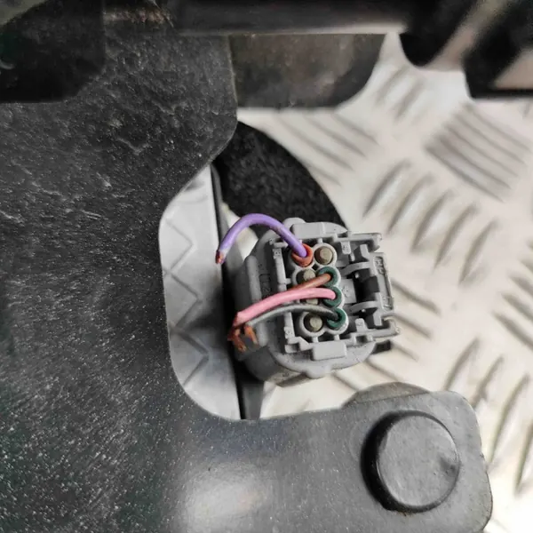 Kraftstofftankklappe Nissan Leaf OEM 657015SH7A - Gebraucht image 5