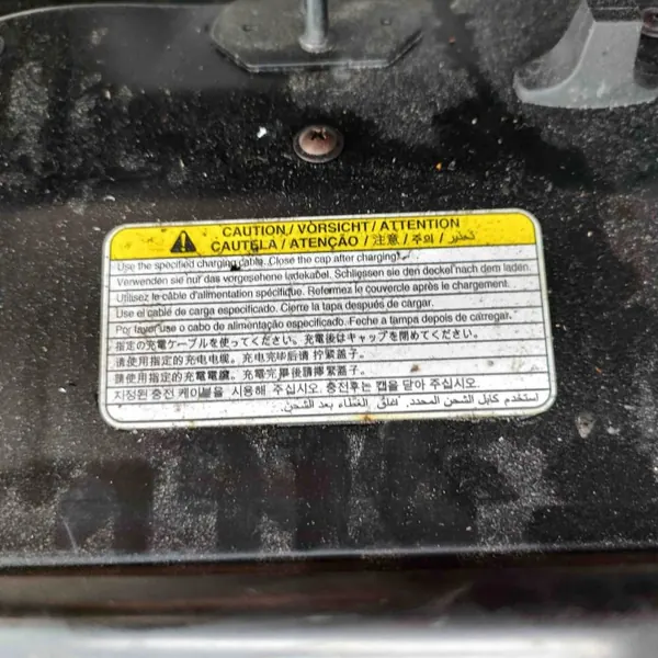 Kraftstofftankklappe Nissan Leaf OEM 657015SH7A - Gebraucht image 8