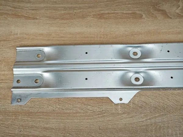 OEM 8499413 Alatunnelin vahvike BMW G26:lle image 3