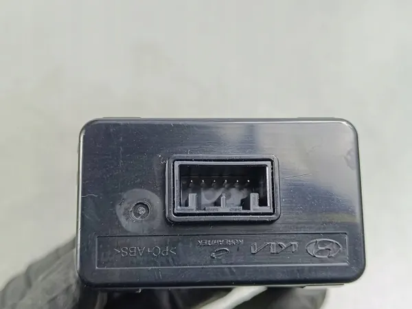Tomada USB Hyundai OEM FOB56522 - Peça usada image 3
