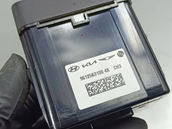 Tomada USB Hyundai OEM FOB56522 - Peça usada image 4