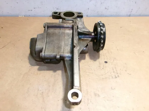 Mercedes-Benz Öljypumppu OEM 1121810101 CLK W209 image 3