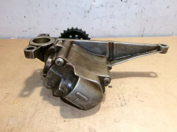 Mercedes-Benz Öljypumppu OEM 1121810101 CLK W209 image 4