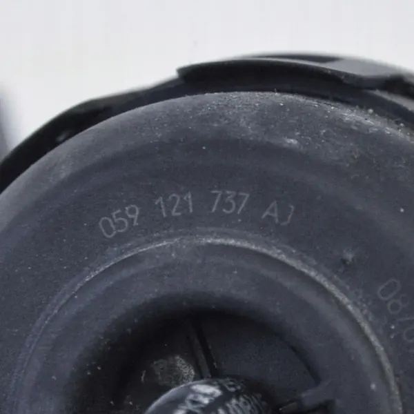 Audi Q7 4M 2018 Motorutrymmesdelar OEM 059121737AJ image 9