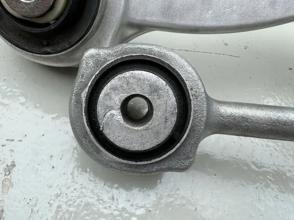 MERCEDES E-CLASS W212 Steering Knuckle A2123330314 image 10