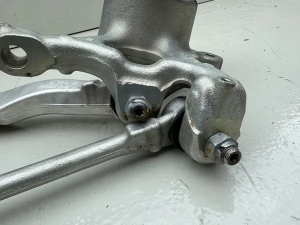 MERCEDES E-CLASS W212 Steering Knuckle A2123330314 image 3