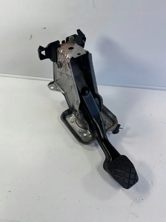 Jarrupoljinpidike Audi Q3 8U OEM 1K1721057BC image 2