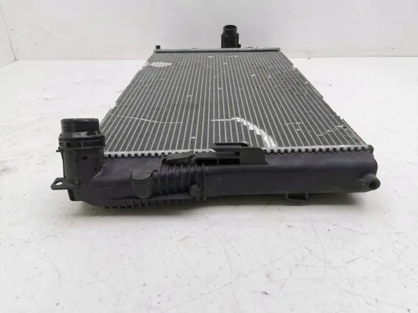 BMW i3 2017 Waterradiator OEM 8672107 - Gebruikt image 3