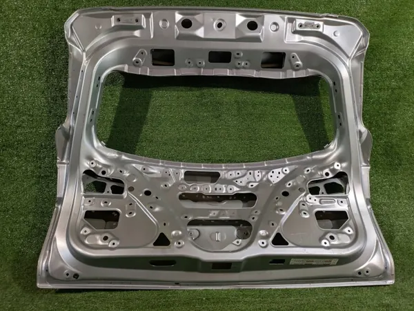 Puerta Trasera Toyota Corolla Cross OEM 181 - Usado image 3