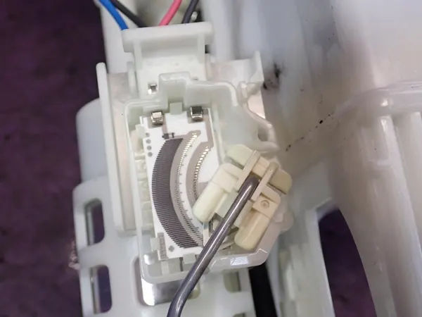 TOYOTA YARIS III 10-14 1.3 Bomba de Combustível 77704-0D070 4 Pin image 3