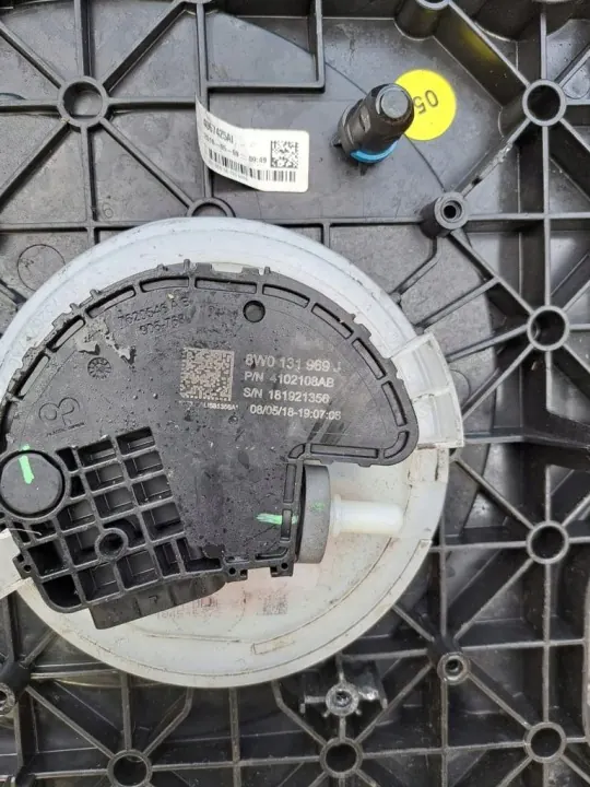 Audi AdBlue-tank OEM 8W0131878BH - Gebruikt image 5