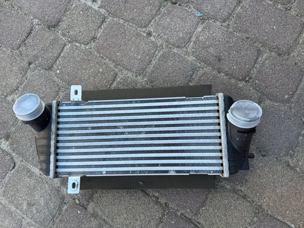 Intercooler Hyundai OEM 28271-2U301 - Usado image 2