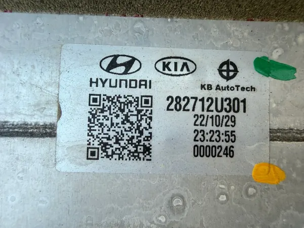 Intercooler Hyundai OEM 28271-2U301 - Usado image 3