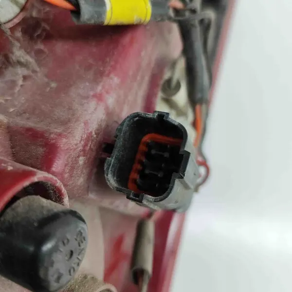 Lámpara trasera izquierda Hyundai Tucson I 2.0 image 9