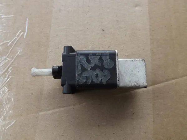 Interruptor Luces Freno Mazda RX-8 OEM Mazda RX 8 Pedal image 2