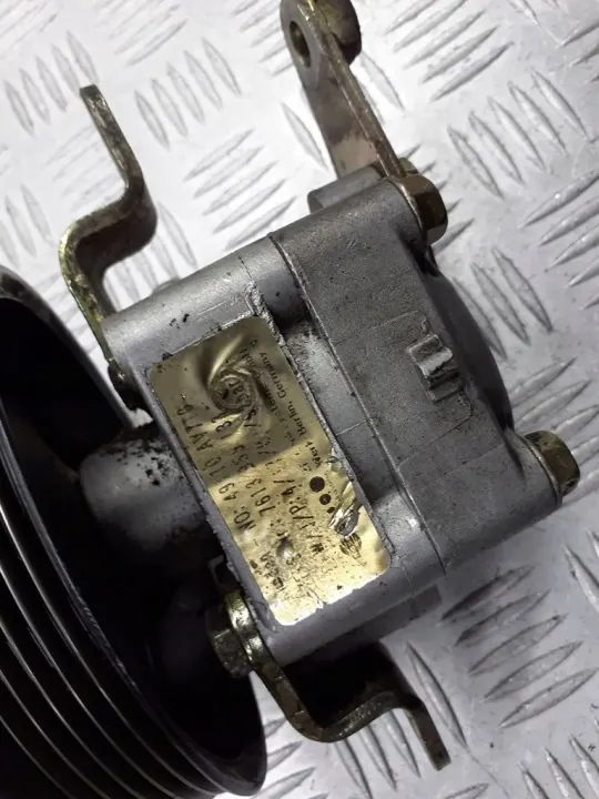 Nissan Servolenkpumpe OEM 7613955133 Gebraucht image 4