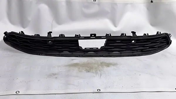 Rejilla central inferior Opel Corsa F 2019-2023 OEM 9829832380 image 2