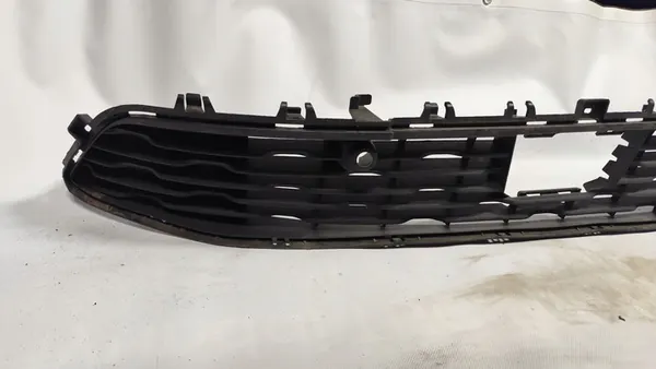 Rejilla central inferior Opel Corsa F 2019-2023 OEM 9829832380 image 5