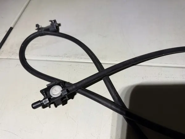 MERCEDES W213 Boquillas de limpiaparabris delanteras A2138609000 image 6