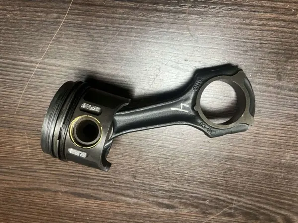 Piston Mercedes-Benz Sprinter W906 OEM 6460300717 image 2