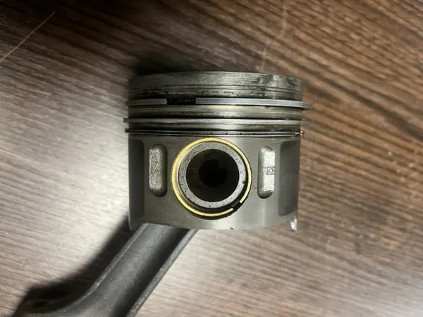Piston Mercedes-Benz Sprinter W906 OEM 6460300717 image 3