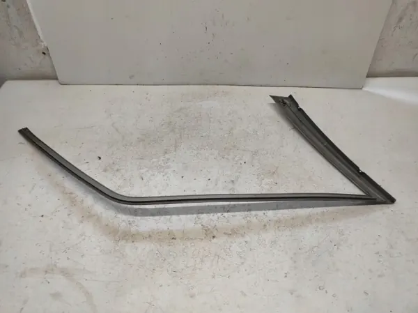 Moldura Ventana Trasera Derecha Mercedes E W124 - OE Usado image 4