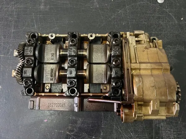 Pompe à huile OEM 7594471 pour moteur BMW N43B20AY image 2