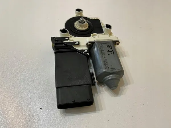 Oikean etuikkunan moottori VW New Beetle 1J2959801D image 4