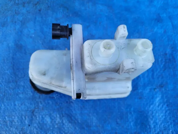 Opel Bremsflüssigkeitsbehälter OEM 32666978 - Gebraucht image 3