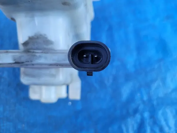 Opel Bremsflüssigkeitsbehälter OEM 32666978 - Gebraucht image 5