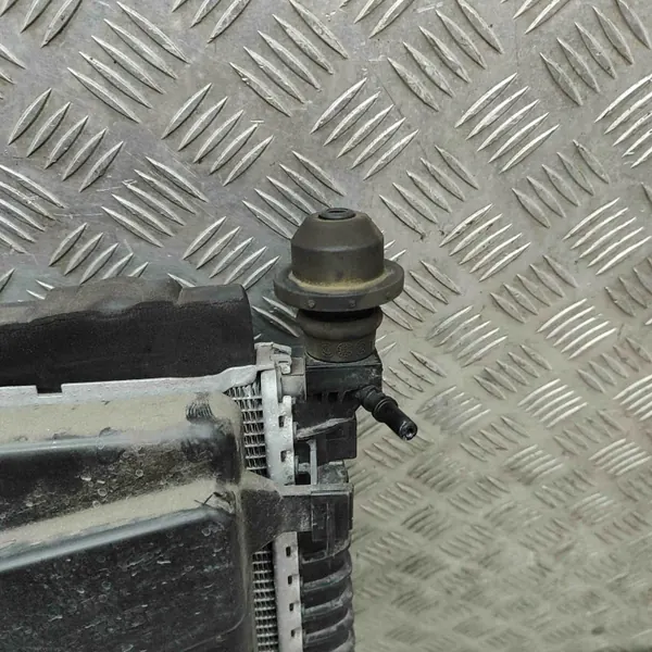 Pièces refroidissement OEM BK218C607D Ford Transit 2.0L image 4